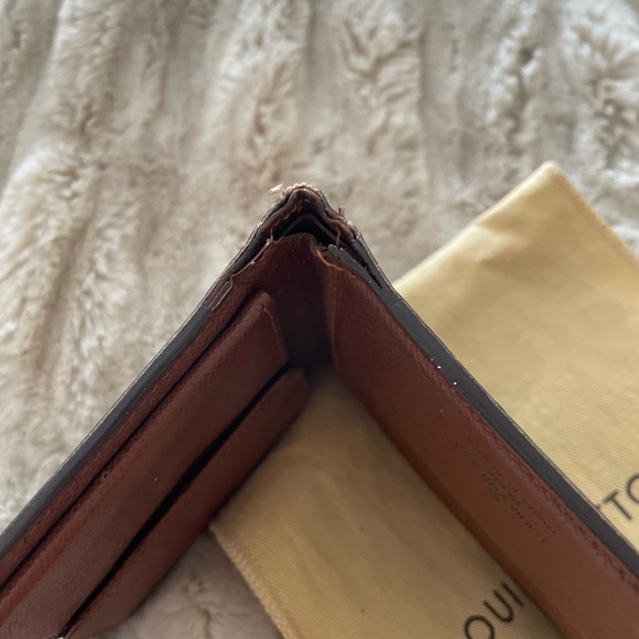 Men’s bifold wallet. - Picture 5 of 5